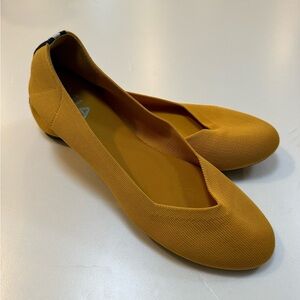 Mia Aubrey knit fabric yellow flats sz 7.5M